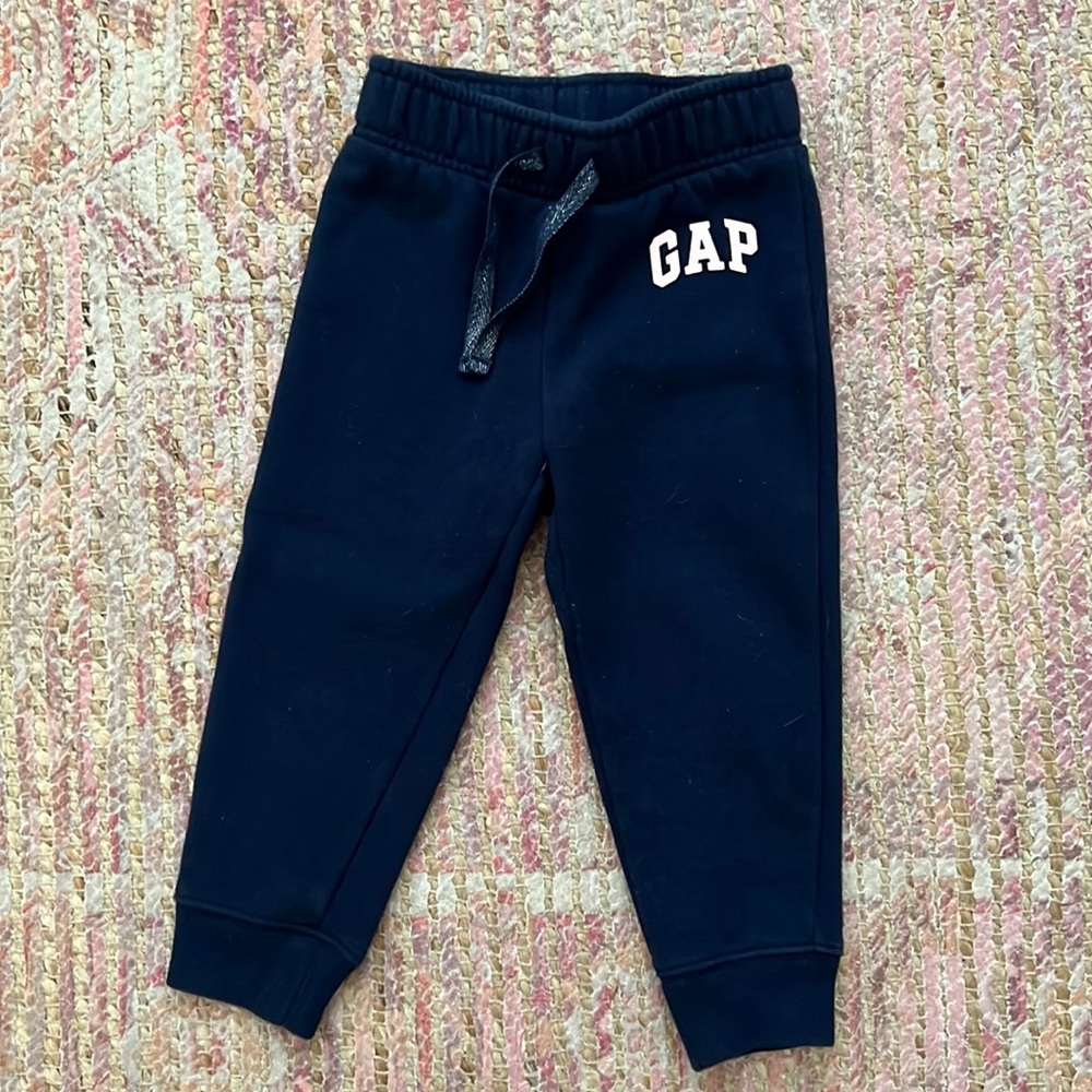 BabyGAP Joggers with fleece inside. Like new. Size 2 years